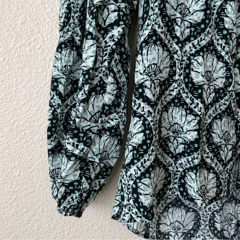 Elegant Black and White Patterned Women's Top - Picture 10 of 10